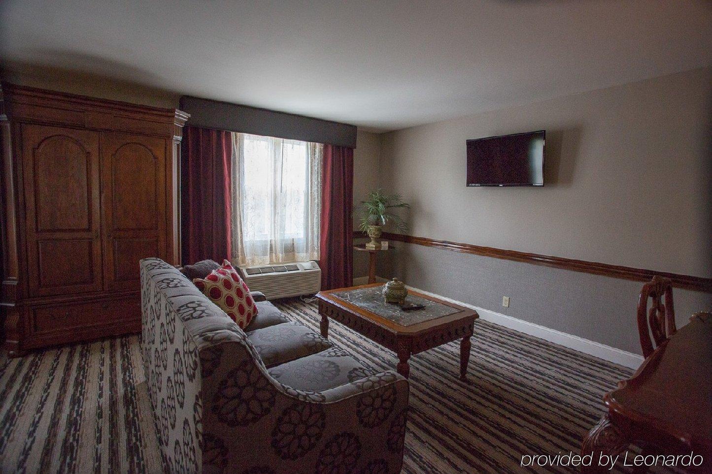 Colonial Hotel 3*